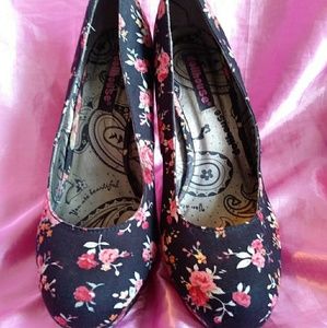 Beautiful Floral Pumps